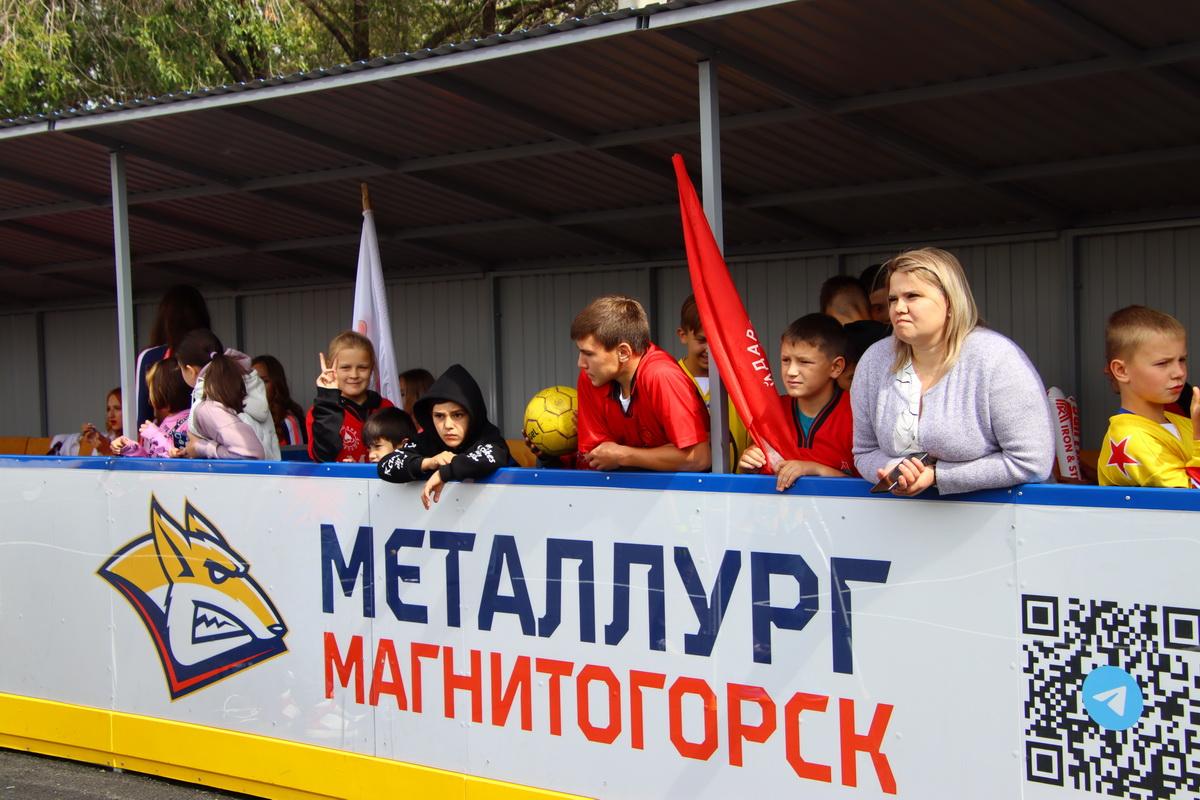С теплой раздевалкой. В Магнитогорске открыли две универсальные спортивные площадки С теплой раздевалкой. В Магнитогорске открыли две универсальные спортивные площадки