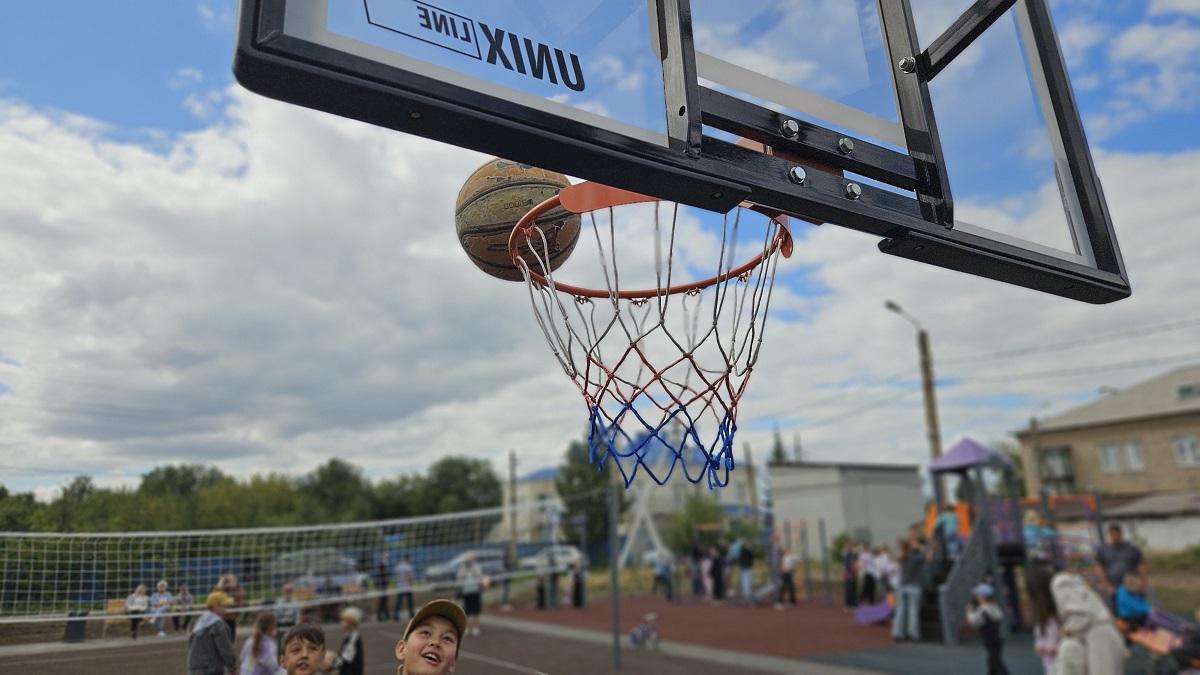 Праздник детства: в Магнитогорске открыли спортивно-игровой кластер в поселке Самстрой