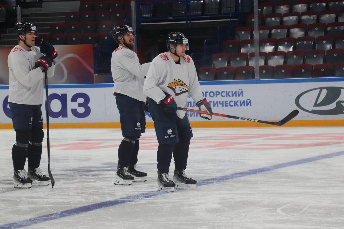 Готовимся к плей-офф: «Металлург» провёл открытую тренировку для СМИ