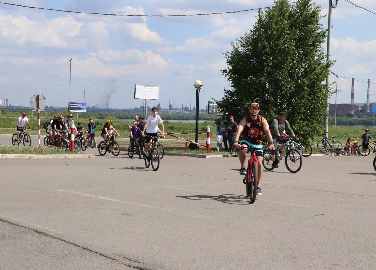 Велопарад 2026: 4,5 тысячи велосипедистов проехали по улицам Магнитогорска Велопарад 2026: 4,5 тысячи велосипедистов проехали по улицам Магнитогорска