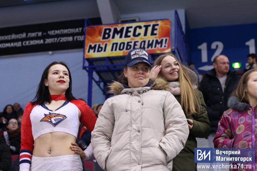 Свежие кадры с хоккейного матча Свежие кадры с хоккейного матча