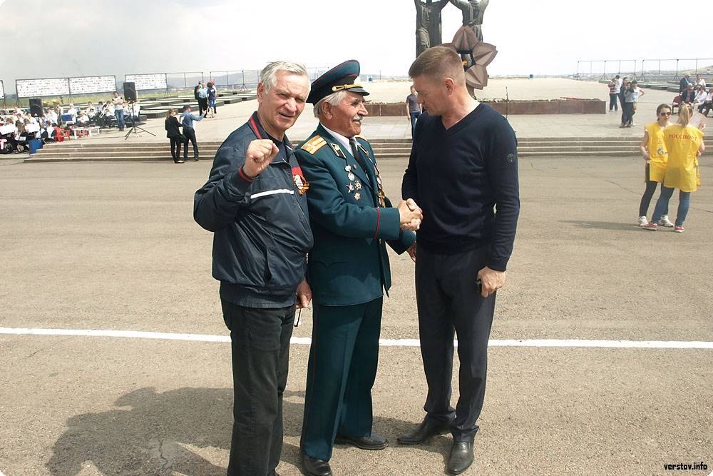 Ветеран заверил: подрастающее поколение никого не подводит. В Магнитке прошел один из самых массовых забегов года