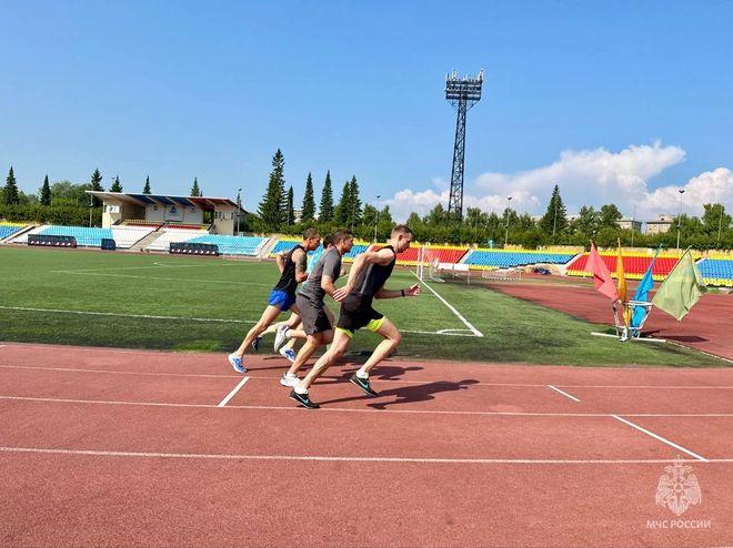 Сотрудники пожарно-спасательного гарнизона Магнитогорска продемонстрировали отличную физическую форму